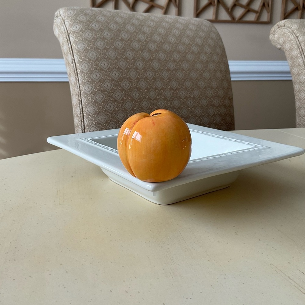 Juicy Ripe Peach Platter Decoration 🍑 - Picture 3 of 6
